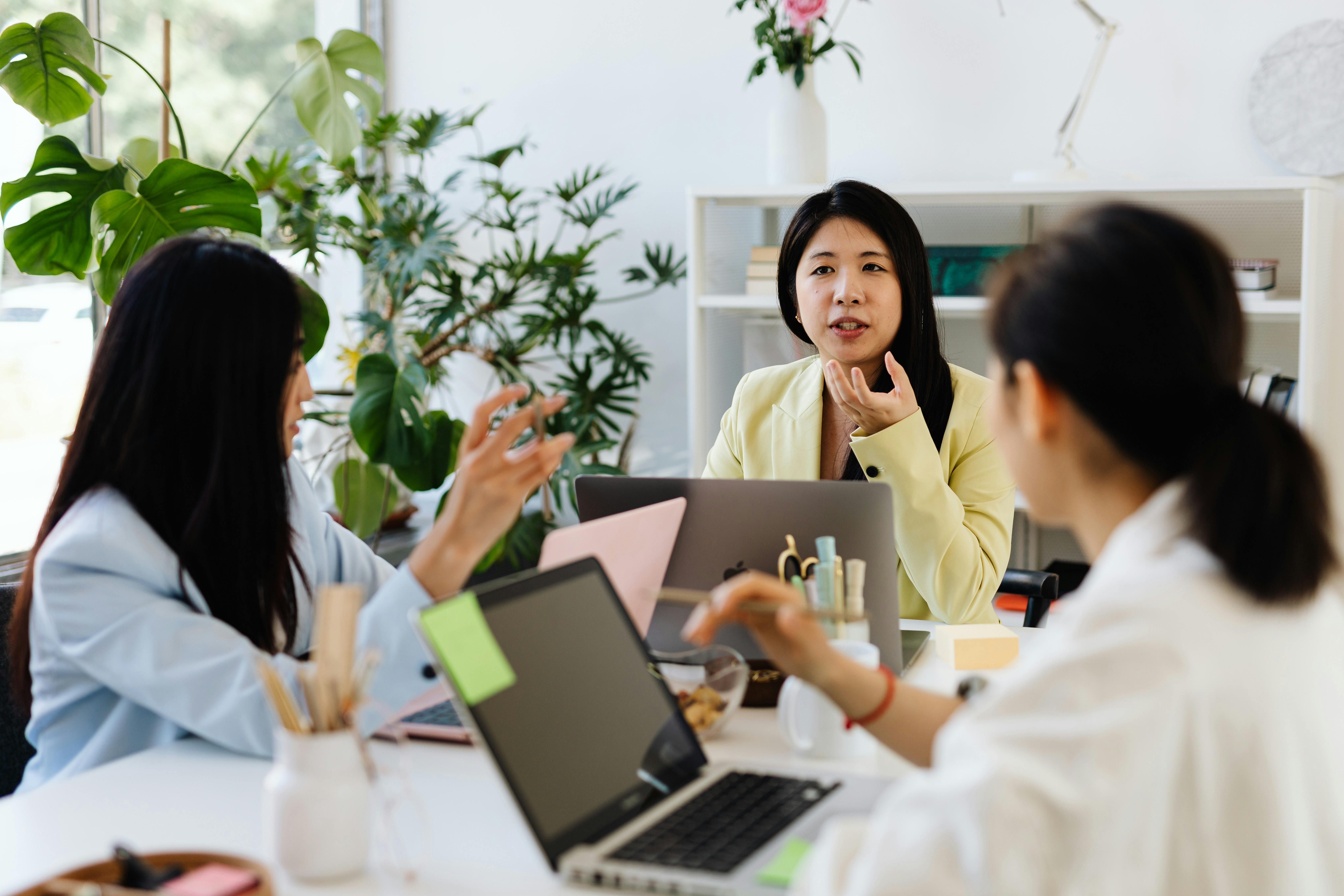 Punya Sistem Internal Sendiri? Ini Alasan Bisnis Perlu Bangun Solusi Digital yang Disesuaikan