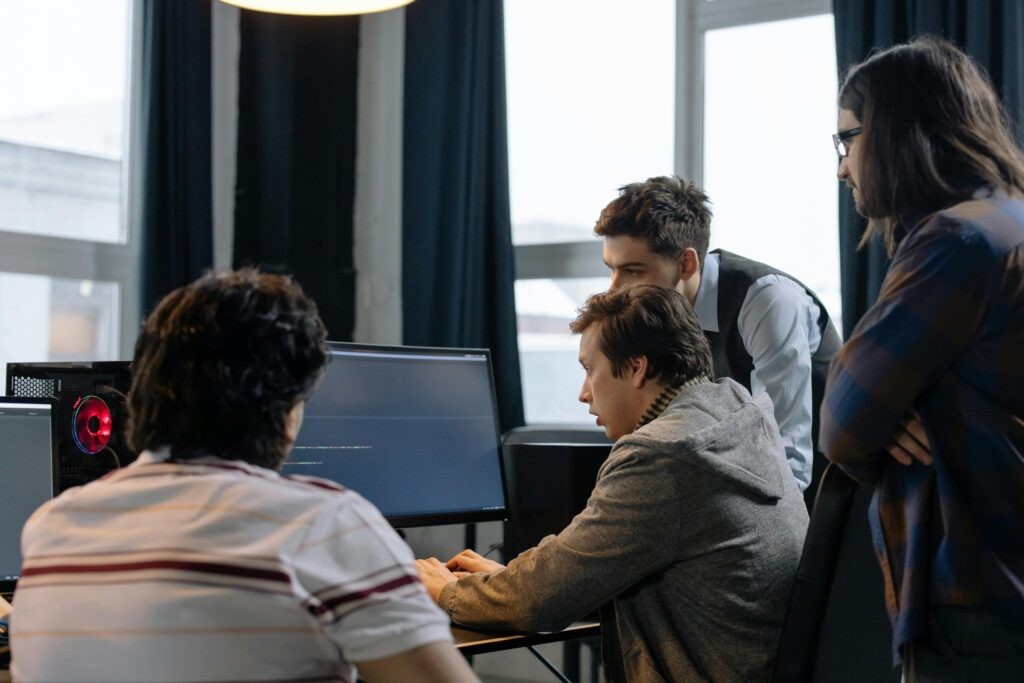Kenapa Bisnis di Indonesia Membutuhkan Web Developer Profesional